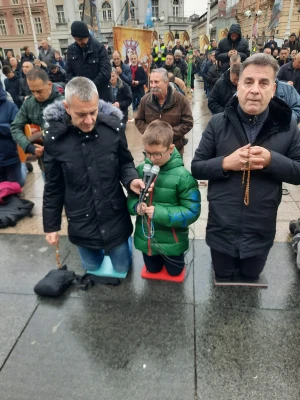 FOTO & VIDEO Održana posljednja ovogodišnja javna molitva krunice u Zagrebu