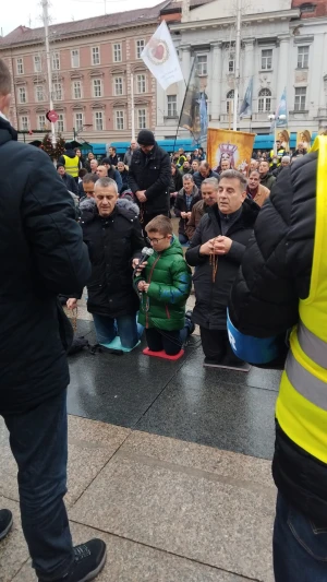FOTO & VIDEO Održana posljednja ovogodišnja javna molitva krunice u Zagrebu
