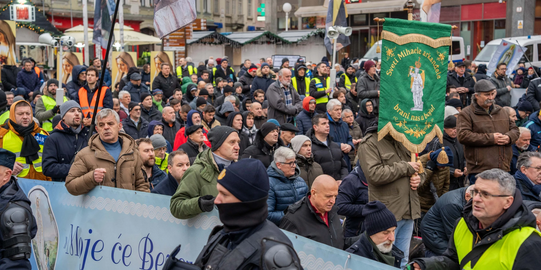 FOTO/VIDEO Nove nakane i pun Trg na prvoj ovogodišnjoj krunici muškaraca