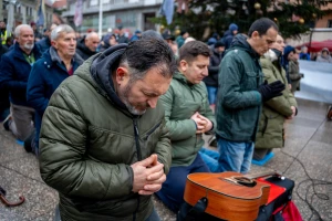 FOTO/VIDEO Nove nakane i pun Trg na prvoj ovogodišnjoj krunici muškaraca