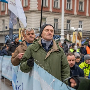 FOTO/VIDEO Nove nakane i pun Trg na prvoj ovogodišnjoj krunici muškaraca