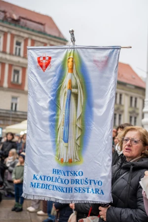 FOTO/VIDEO Nove nakane i pun Trg na prvoj ovogodišnjoj krunici muškaraca