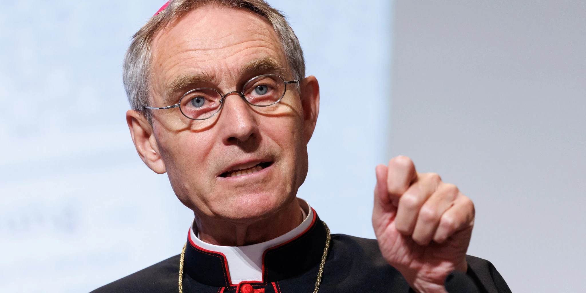 Nadbiskup Gänswein: Ne molim se za papu Benedikta, već se molim njemu