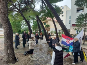 FOTO Ovako su danas muškarci molili krunicu diljem Lijepe Naše