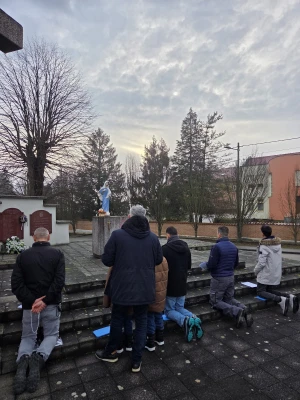 FOTO Ovako su danas muškarci molili krunicu diljem Lijepe Naše