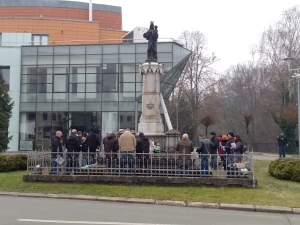 FOTO Ovako su danas muškarci molili krunicu diljem Lijepe Naše