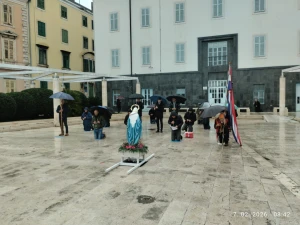 FOTO Ovako su danas muškarci molili krunicu diljem Lijepe Naše