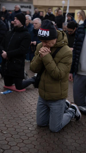 FOTO & VIDEO Najposjećenija javna molitva krunice muškaraca u Zagrebu u ovoj godini