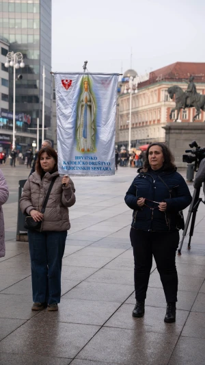 FOTO & VIDEO Najposjećenija javna molitva krunice muškaraca u Zagrebu u ovoj godini