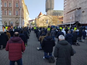 FOTO/VIDEO Na Veliku subotu održana još jedna javna molitva krunice