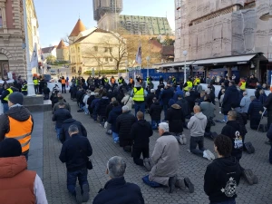 FOTO/VIDEO Na Veliku subotu održana još jedna javna molitva krunice