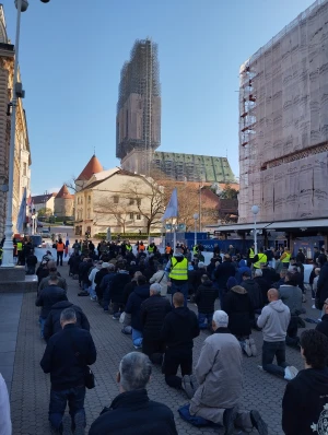 FOTO/VIDEO Na Veliku subotu održana još jedna javna molitva krunice
