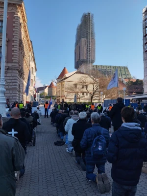 FOTO/VIDEO Na Veliku subotu održana još jedna javna molitva krunice