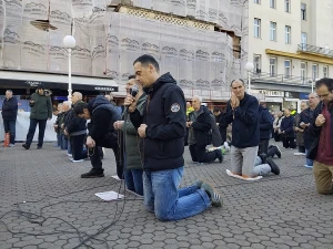 FOTO/VIDEO Na Veliku subotu održana još jedna javna molitva krunice