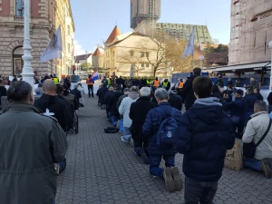 FOTO/VIDEO Na Veliku subotu održana još jedna javna molitva krunice