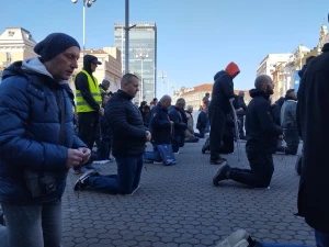 FOTO/VIDEO Na Veliku subotu održana još jedna javna molitva krunice