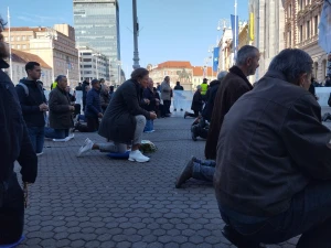 FOTO/VIDEO Na Veliku subotu održana još jedna javna molitva krunice