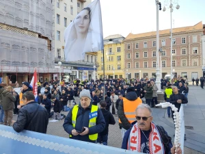 FOTO/VIDEO Na Veliku subotu održana još jedna javna molitva krunice