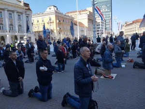FOTO/VIDEO Prve subote u svibnju održana još jedna javna molitva muškaraca u Zagrebu