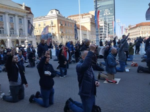 FOTO/VIDEO Prve subote u svibnju održana još jedna javna molitva muškaraca u Zagrebu