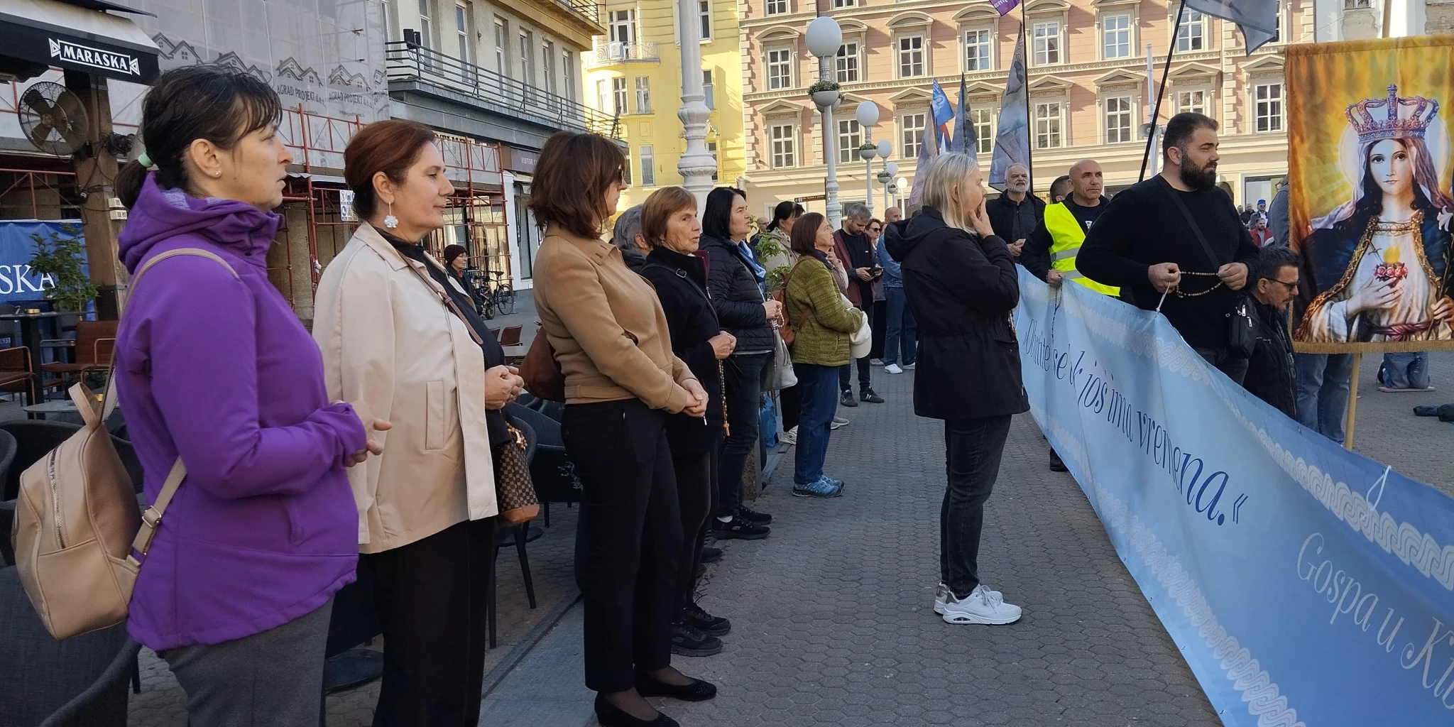 ŽENE O MOLITVI KRUNICE: Ponosne smo na naše dečke!