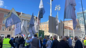 FOTO Održana lipanjska molitva krunice s marijanskom procesijom