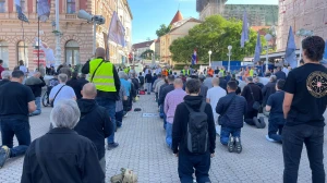 FOTO Održana lipanjska molitva krunice s marijanskom procesijom