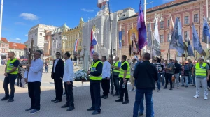 FOTO Održana lipanjska molitva krunice s marijanskom procesijom