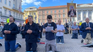 FOTO Održana lipanjska molitva krunice s marijanskom procesijom