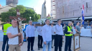 FOTO Održana lipanjska molitva krunice s marijanskom procesijom