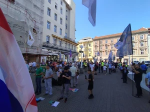 FOTO/VIDEO U Zagrebu održana srpanjska molitva krunice s marijanskom procesijom