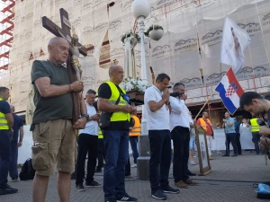 FOTO/VIDEO U Zagrebu održana srpanjska molitva krunice s marijanskom procesijom