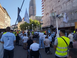 FOTO/VIDEO U Zagrebu održana srpanjska molitva krunice s marijanskom procesijom