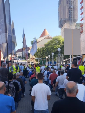 FOTO/VIDEO U Zagrebu održana srpanjska molitva krunice s marijanskom procesijom