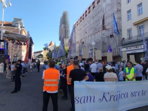 FOTO/VIDEO U Zagrebu održana srpanjska molitva krunice s marijanskom procesijom