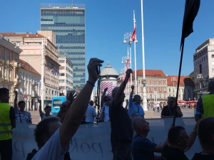FOTO/VIDEO U Zagrebu održana srpanjska molitva krunice s marijanskom procesijom