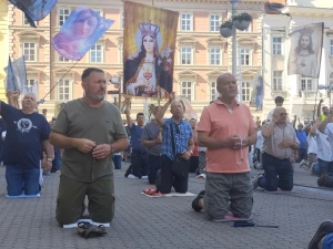 FOTO/VIDEO U Zagrebu održana srpanjska molitva krunice s marijanskom procesijom