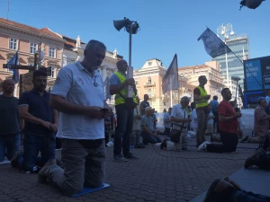 FOTO/VIDEO U Zagrebu održana srpanjska molitva krunice s marijanskom procesijom