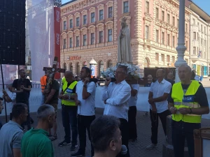 FOTO/VIDEO U Zagrebu održana srpanjska molitva krunice s marijanskom procesijom