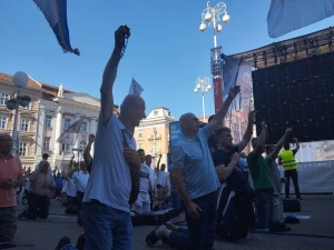 FOTO/VIDEO U Zagrebu održana srpanjska molitva krunice s marijanskom procesijom
