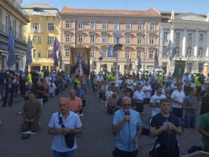 FOTO/VIDEO U Zagrebu održana srpanjska molitva krunice s marijanskom procesijom