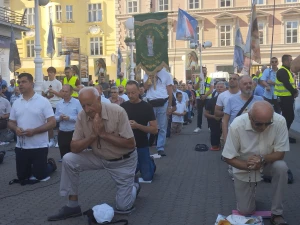 FOTO/VIDEO U Zagrebu održana srpanjska molitva krunice s marijanskom procesijom