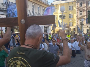 FOTO/VIDEO U Zagrebu održana srpanjska molitva krunice s marijanskom procesijom