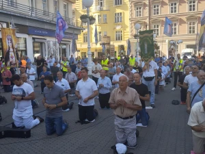 FOTO/VIDEO U Zagrebu održana srpanjska molitva krunice s marijanskom procesijom