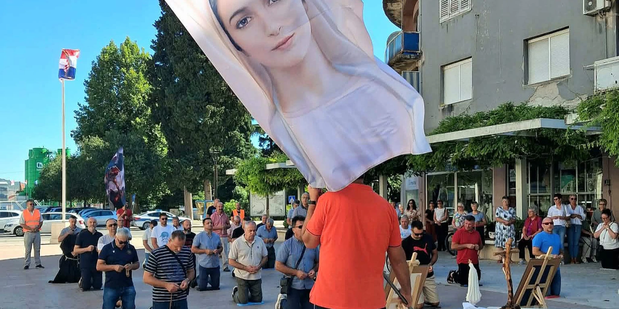 FOTOGALERIJA Muškarci molili krunicu diljem Hrvatske, ali i u inozemstvu