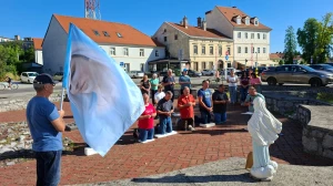 FOTOGALERIJA Muškarci molili krunicu diljem Hrvatske, ali i u inozemstvu