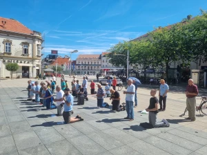 FOTOGALERIJA Muškarci molili krunicu diljem Hrvatske, ali i u inozemstvu