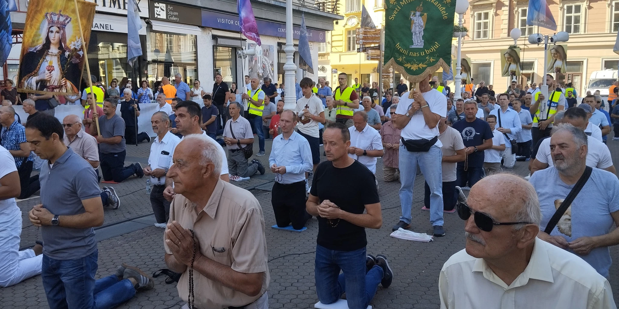 I ove prve subote muškarci mole krunicu na 31 lokaciji diljem Hrvatske