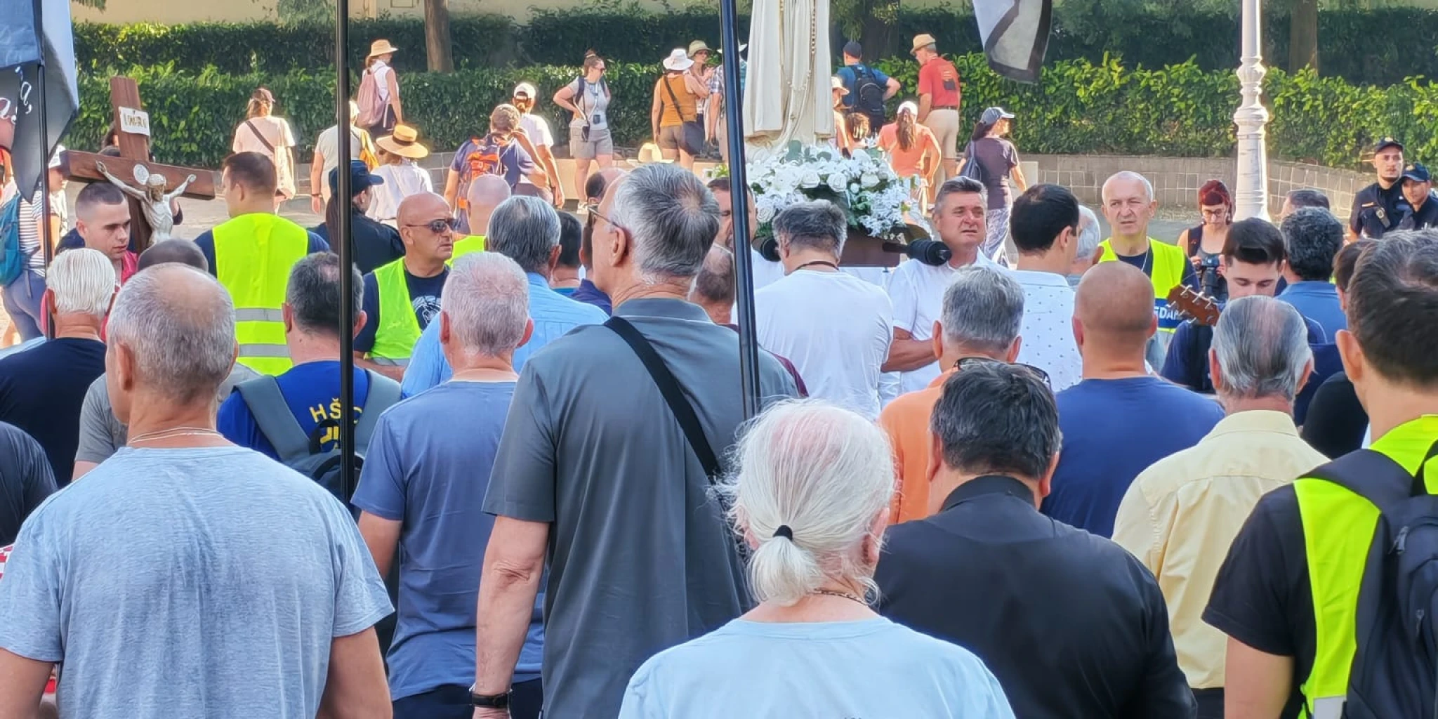 FOTO/VIDEO Molitva krunice i čin zadovoljštine za oskvrnuće Gospina kipa u sklopu pet prvih subota