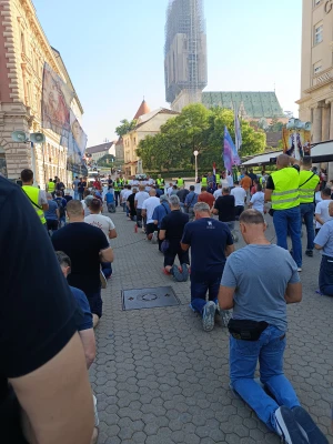 FOTO/VIDEO Molitva krunice i čin zadovoljštine za oskvrnuće Gospina kipa u sklopu pet prvih subota